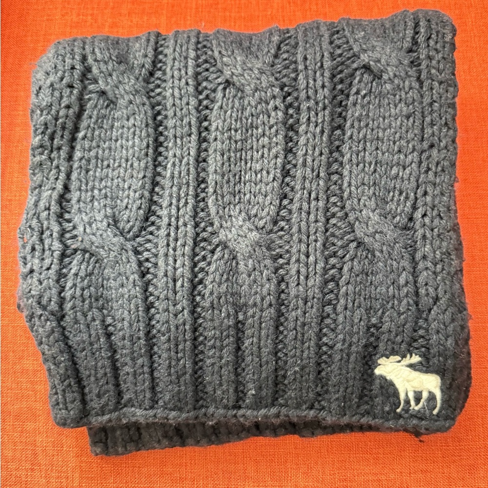 Abercrombie & Fitch Chunky Cable Knit Scarf with Moose Logo, Unisex - Picture 6 of 17